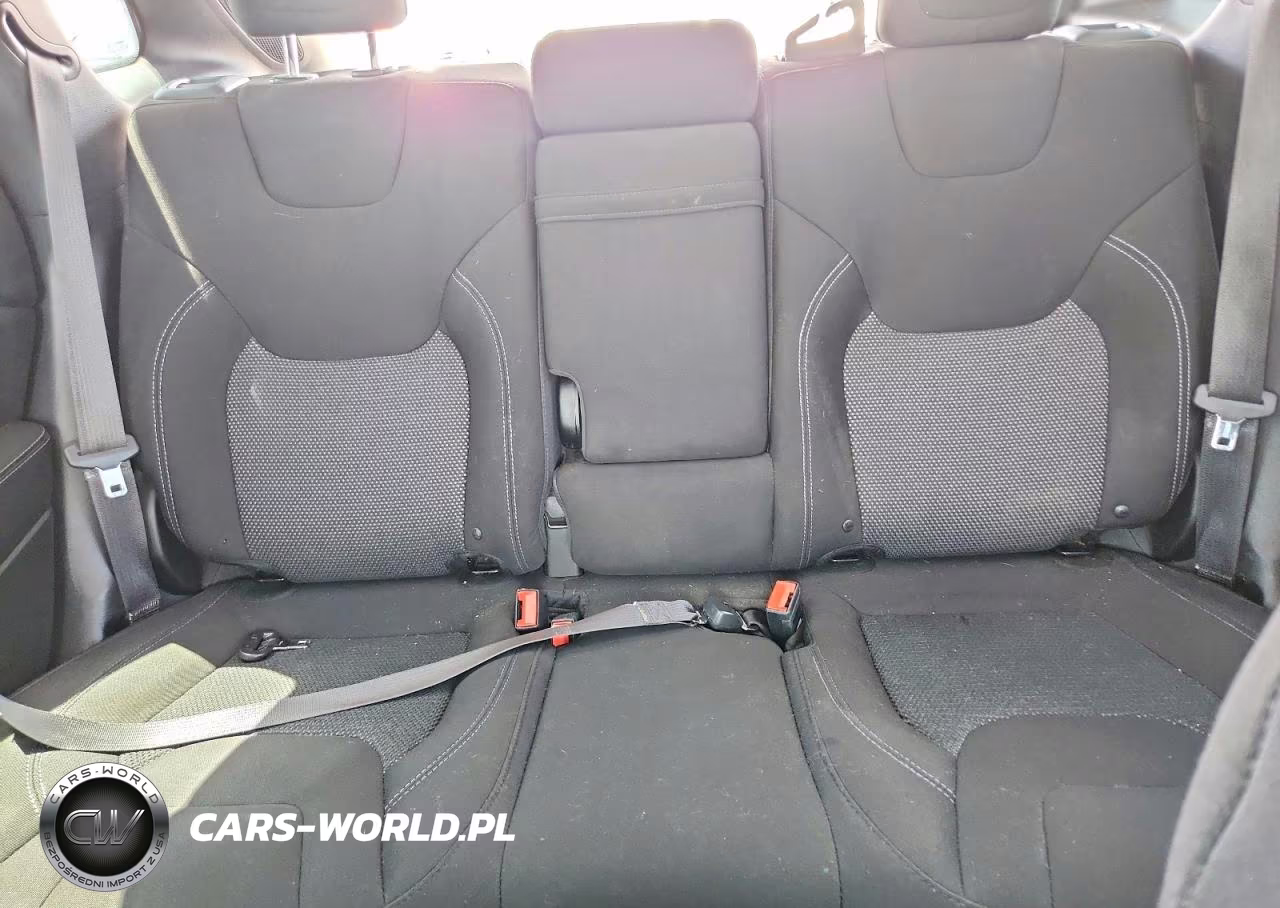 2019 Jeep Cherokee Latitude VIN:1C4PJLCB6KD206624 - 10