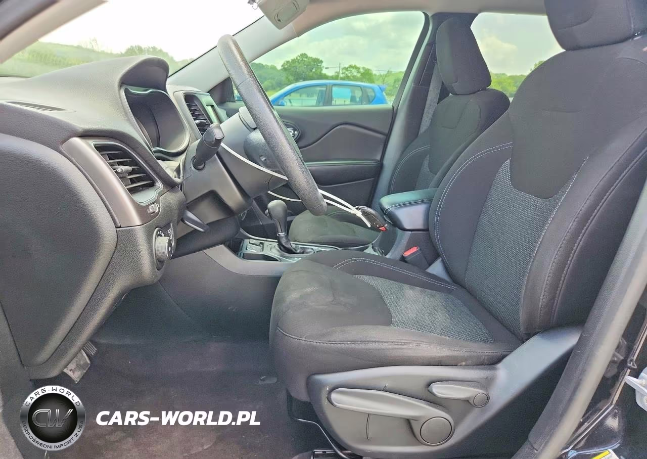 2019 Jeep Cherokee Latitude VIN:1C4PJLCB6KD206624 - 7
