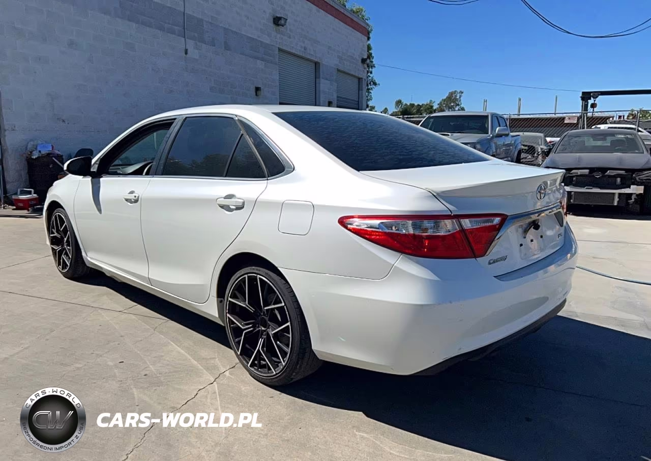 2015 Toyota Camry Le VIN:4T1BF1FK1FU068987 - 3
