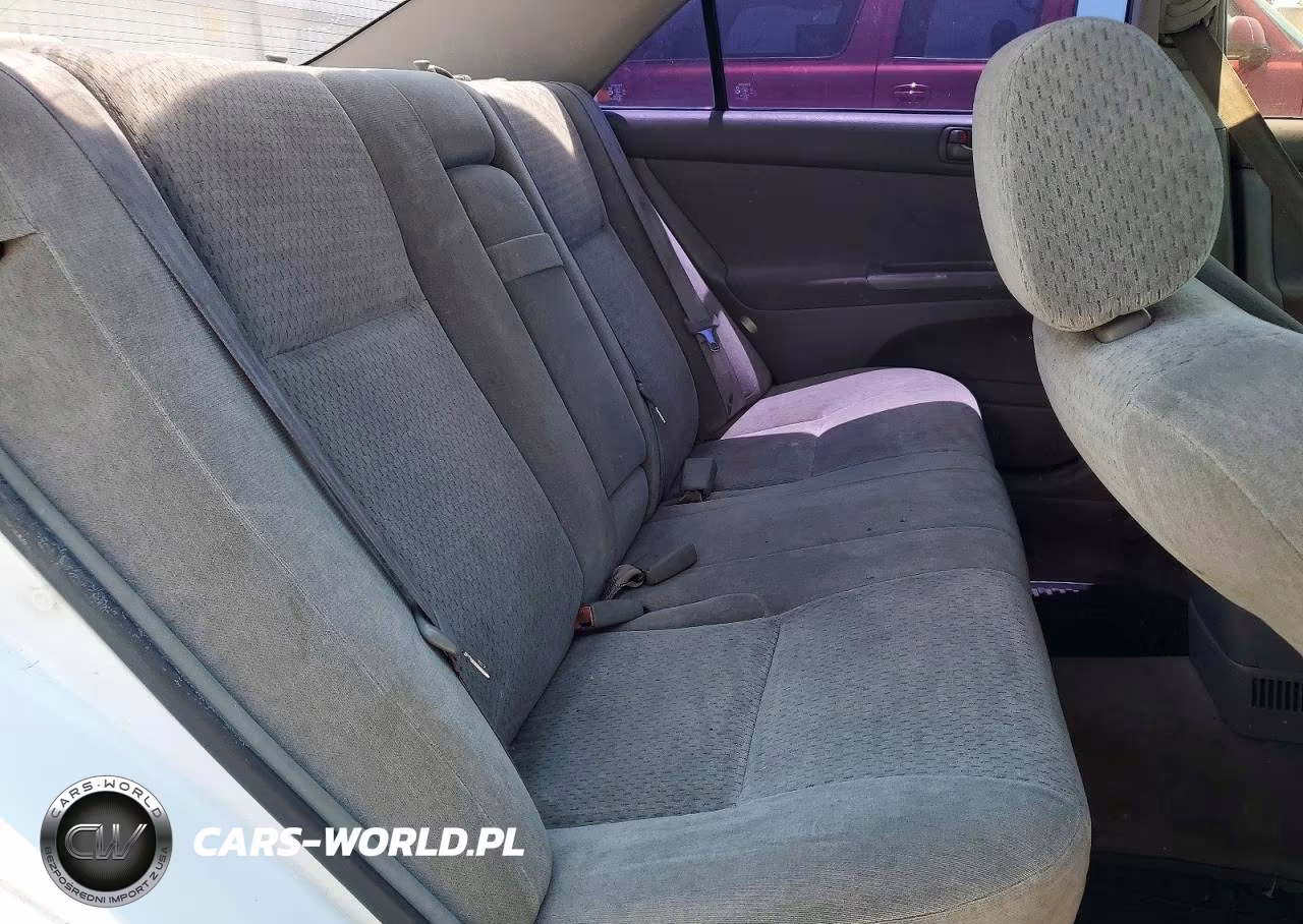 2002 Toyota Camry Le VIN:JTDBE32KX20008152 - 10