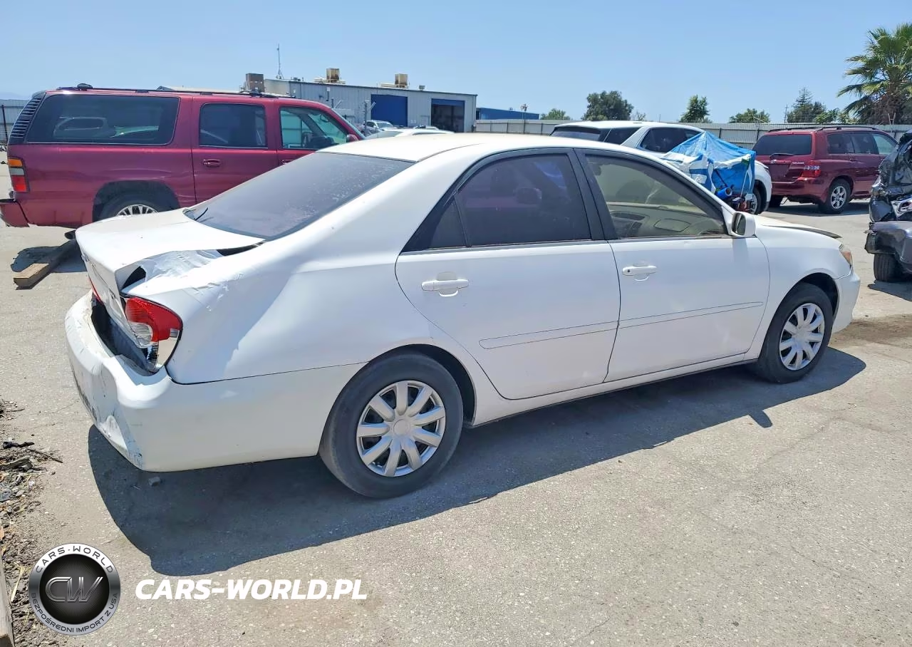 2002 Toyota Camry Le VIN:JTDBE32KX20008152 - 3