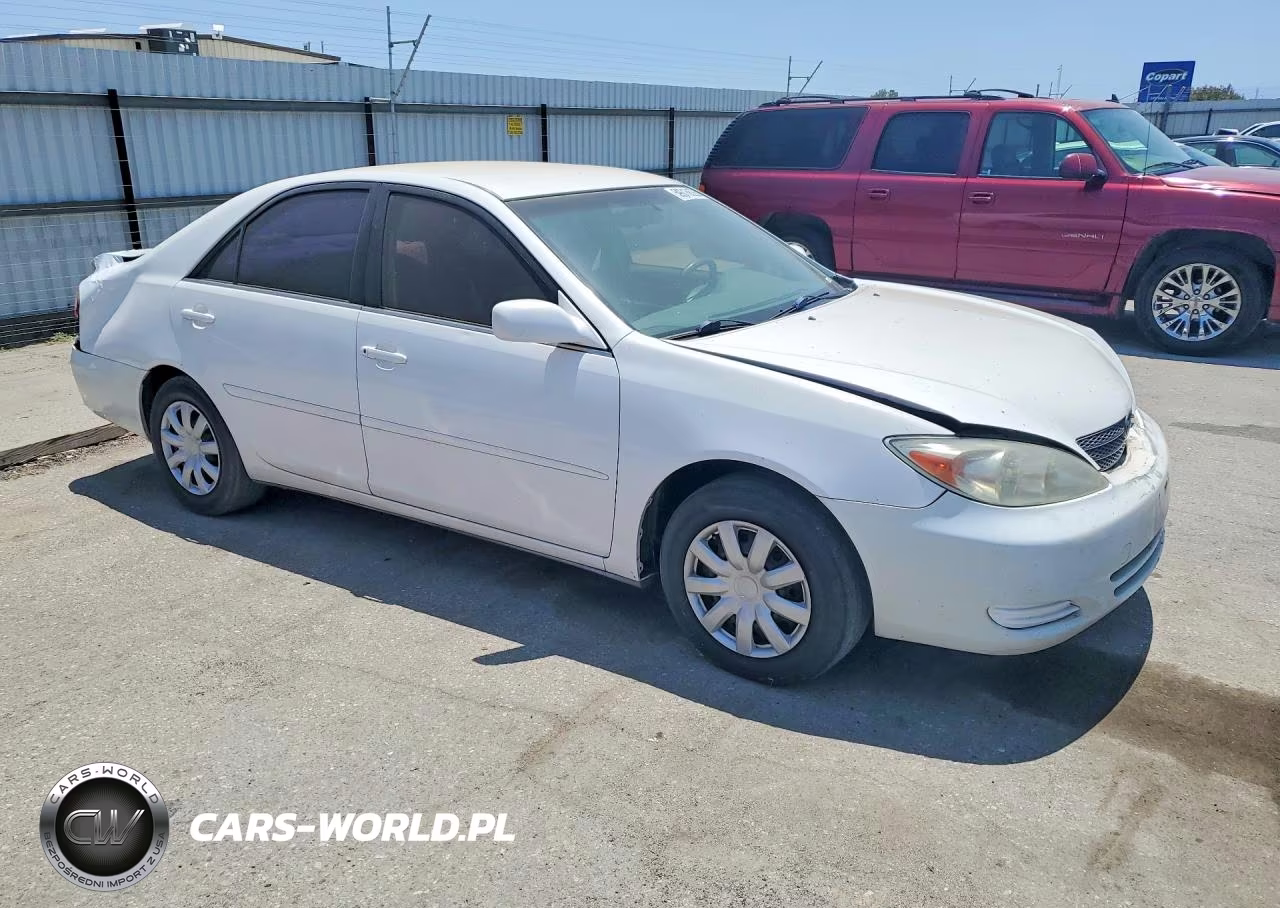 2002 Toyota Camry Le VIN:JTDBE32KX20008152 - 4