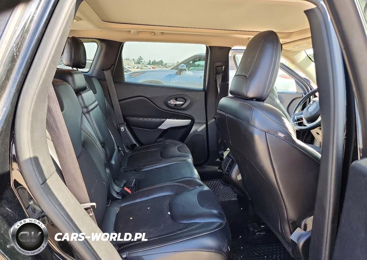 2018 Jeep Cherokee Latitude Plus VIN:1C4PJLLX4JD533694 - 10