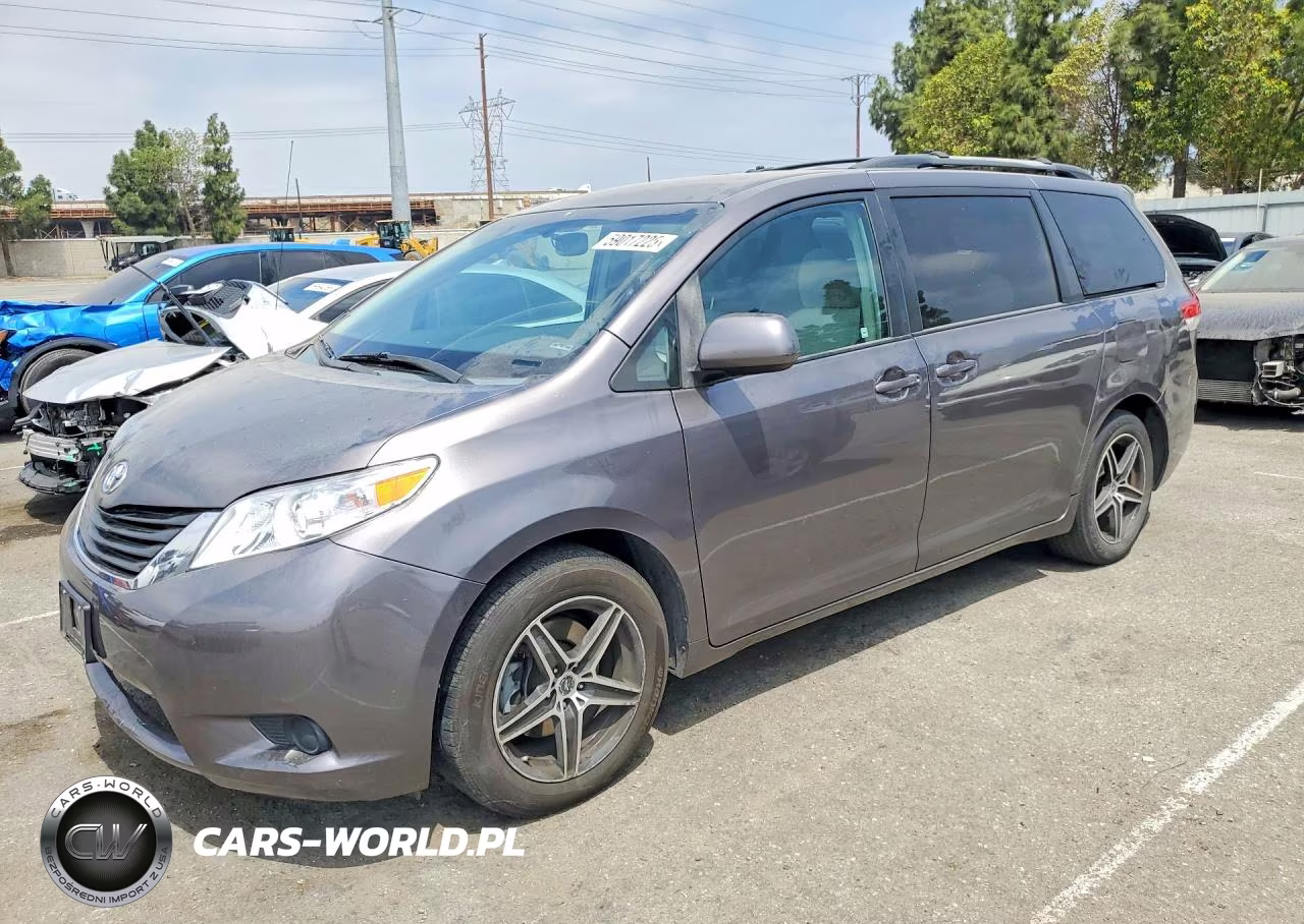 2011 Toyota Sienna Le – zdjęcie 1 z 13