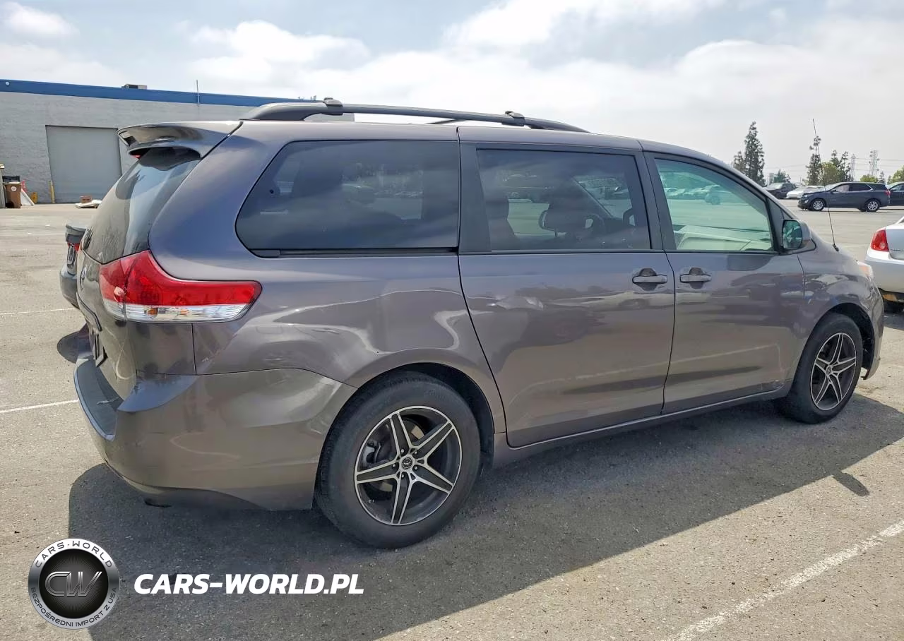 2011 Toyota Sienna Le VIN:5TDKK3DC0BS131681 - 3