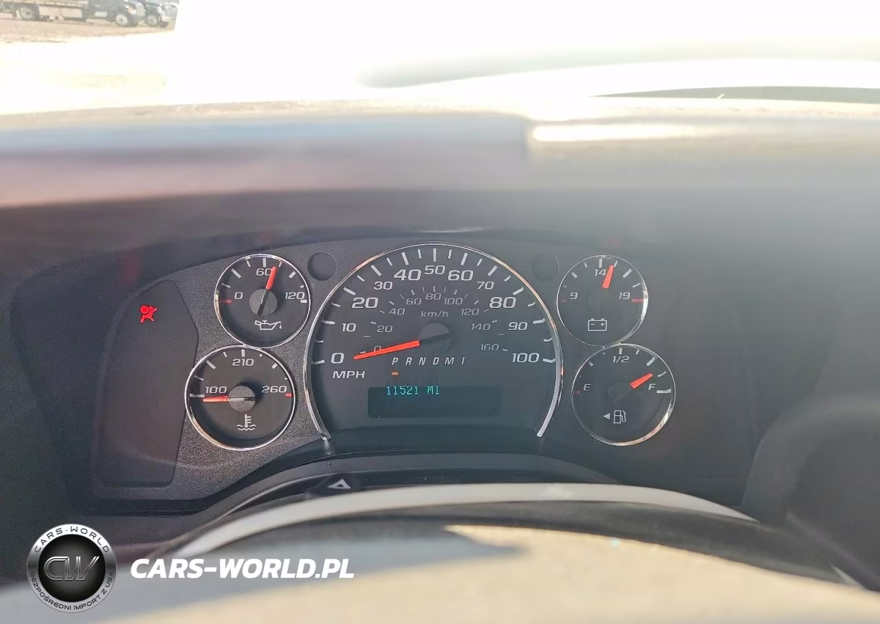 2025 Chevrolet Express G2500 VIN:1GCWGAFP8S1136633 - 9