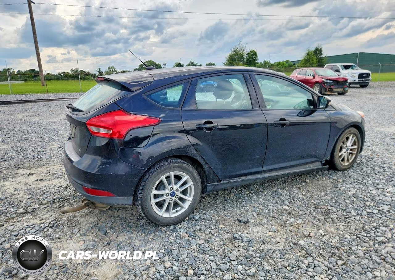 2016 Ford Focus Se VIN:1FADP3K26GL375922 - 3