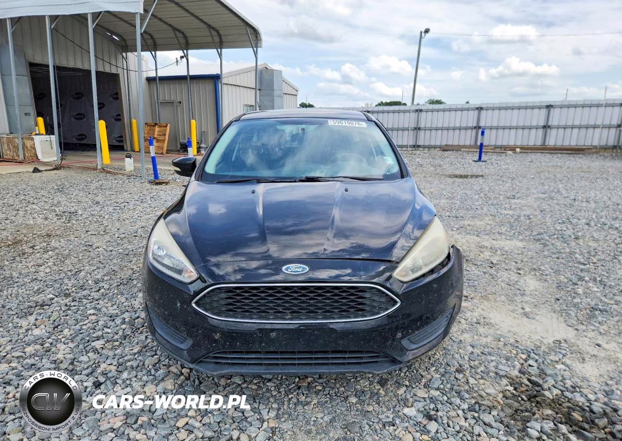 2016 Ford Focus Se VIN:1FADP3K26GL375922 - 5