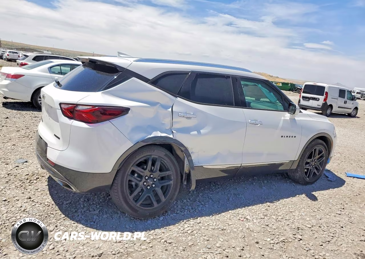 2022 Chevrolet Blazer Premier VIN:3GNKBLRS1NS143376 - 3