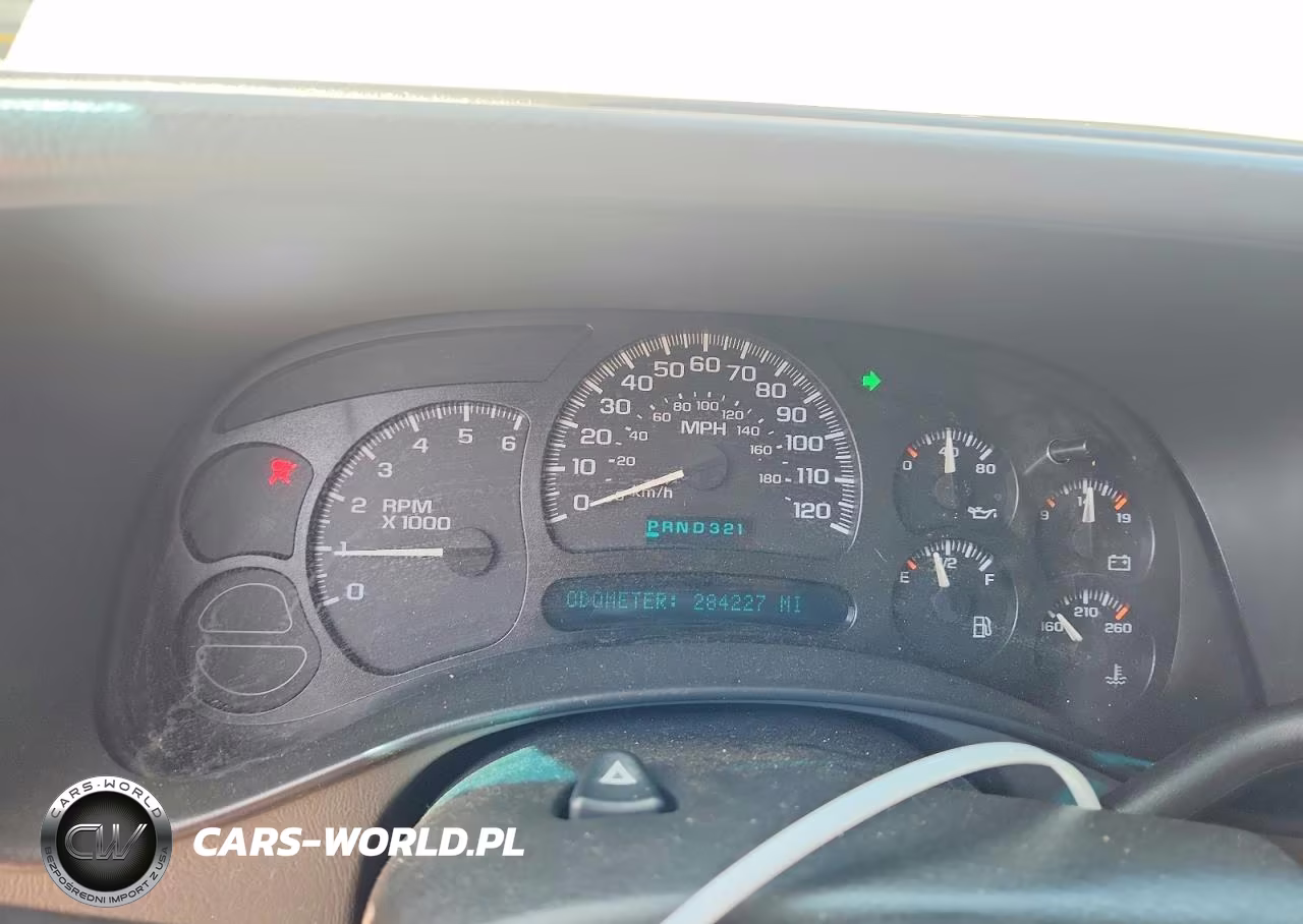 2005 Chevrolet Tahoe C1500 VIN:1GNEC13T45R112576 - 9