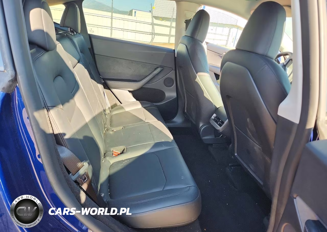 2022 Tesla Model Y VIN:7SAYGDEE3NA011075 - 10