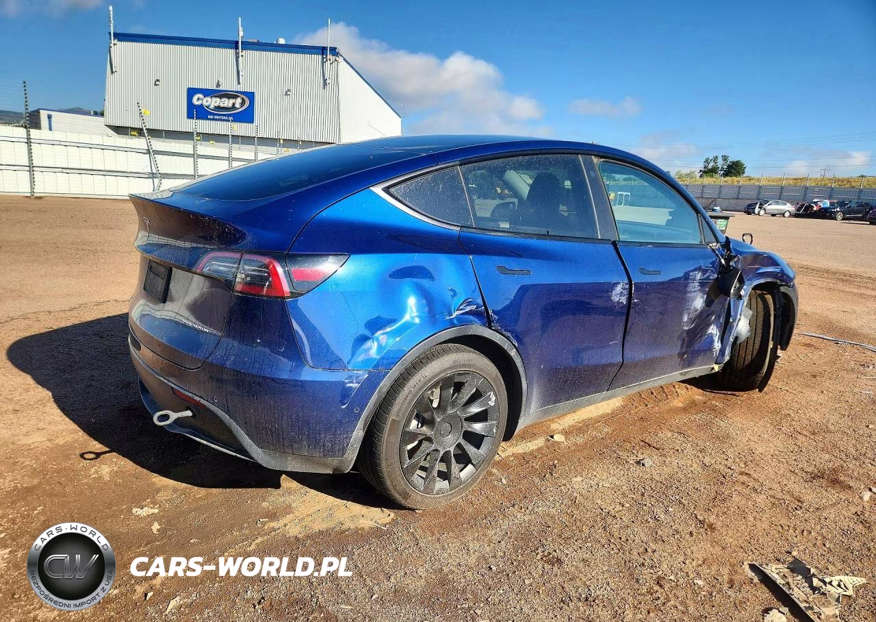 2022 Tesla Model Y VIN:7SAYGDEE3NA011075 - 3