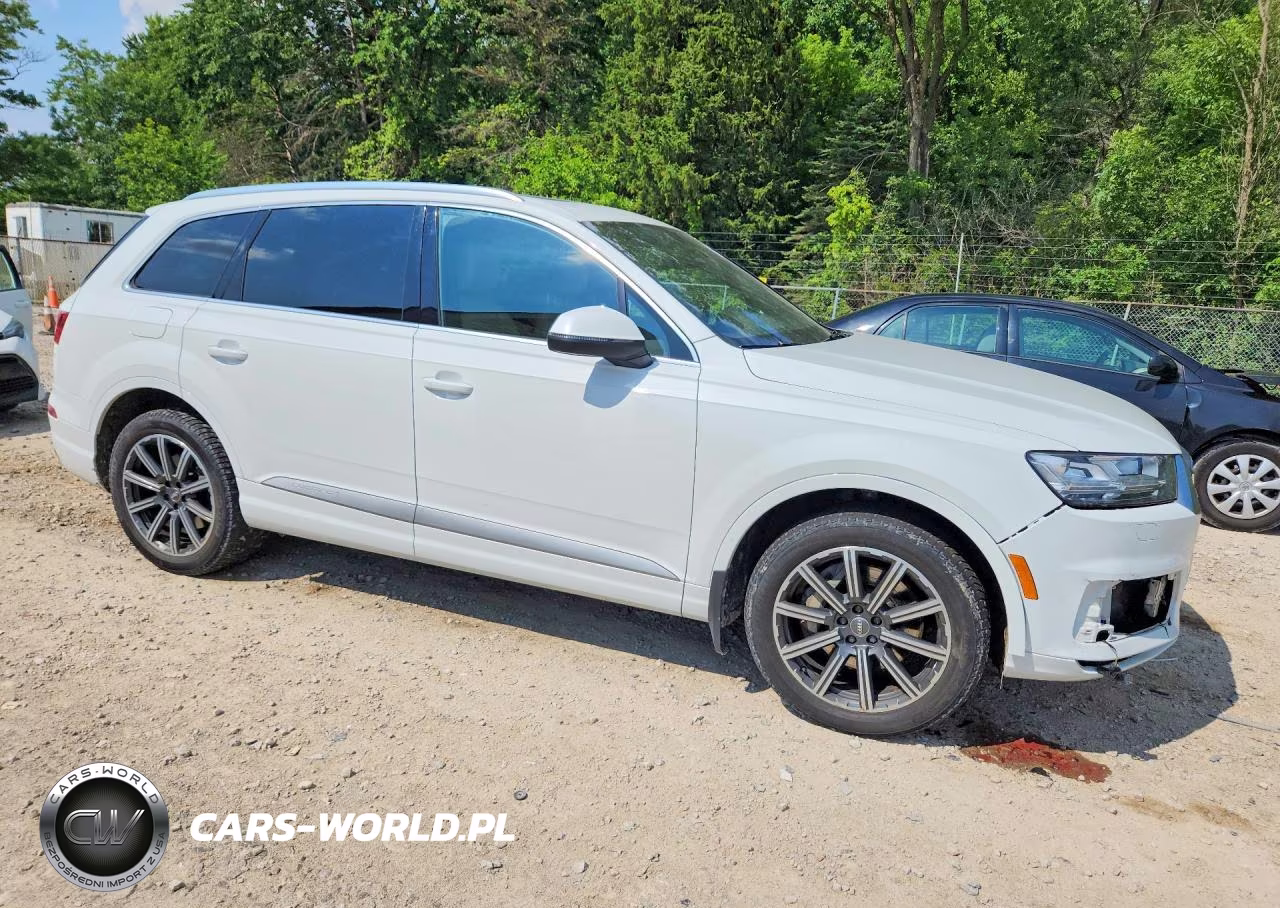 2017 Audi Q7 Premium Plus VIN:WA1LAAF77HD014139 - 4