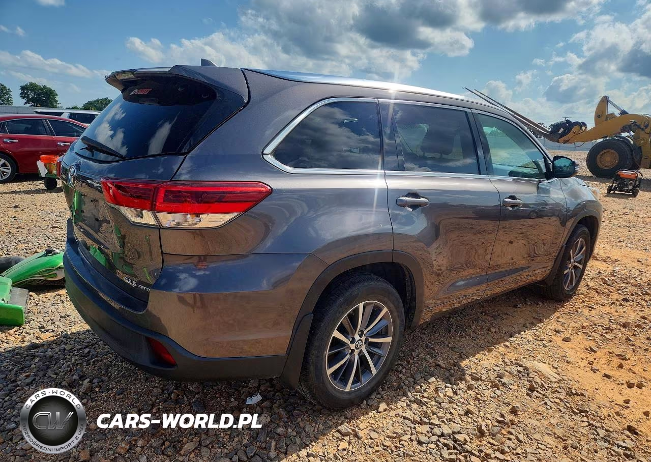 2017 Toyota Highlander Xle VIN:5TDJZRFH0HS385435 - 3
