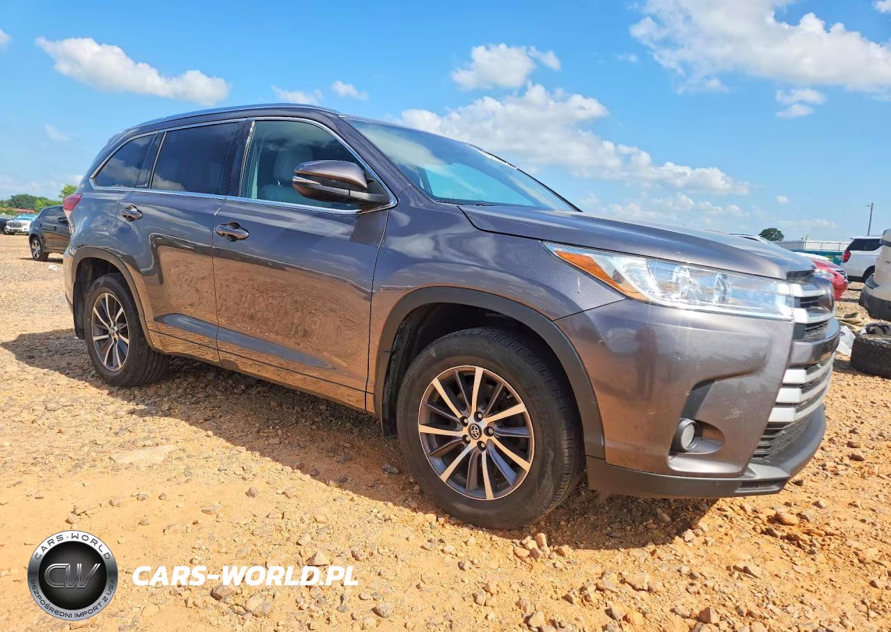 2017 Toyota Highlander Xle VIN:5TDJZRFH0HS385435 - 4