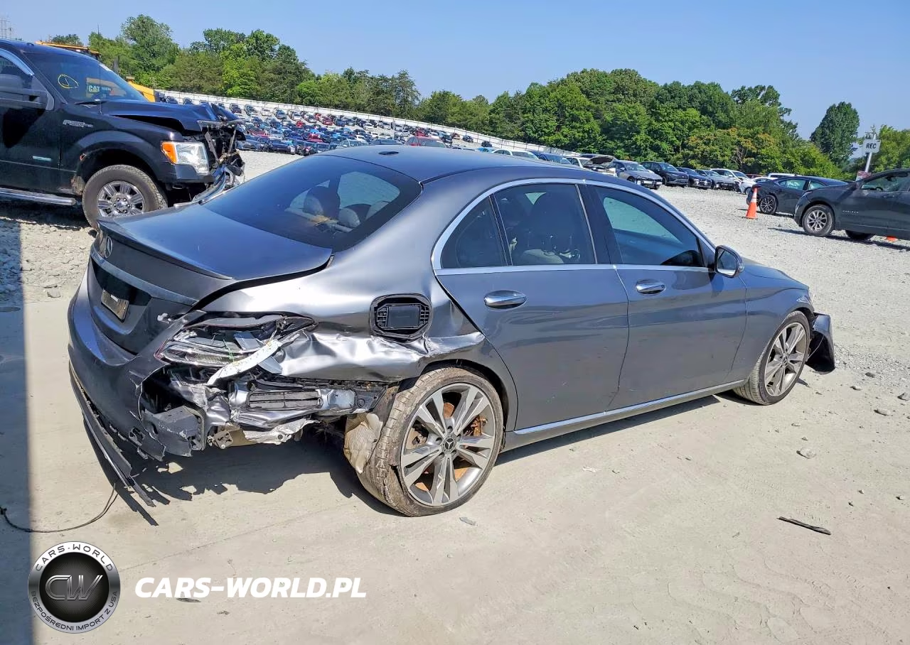 2018 Mercedes-Benz C 300 VIN:55SWF4JB8JU241418 - 3