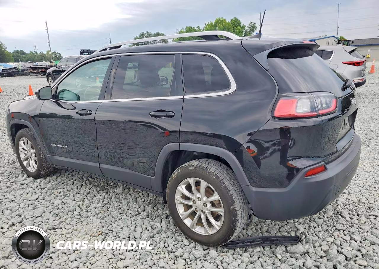 2019 Jeep Cherokee Latitude VIN:1C4PJLCB8KD145096 - 2