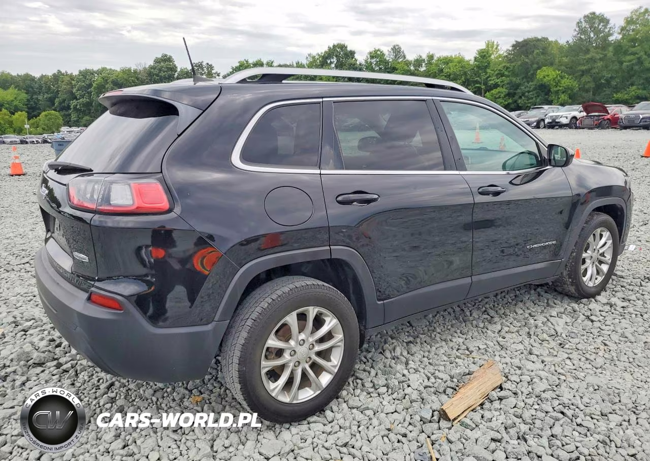 2019 Jeep Cherokee Latitude VIN:1C4PJLCB8KD145096 - 3
