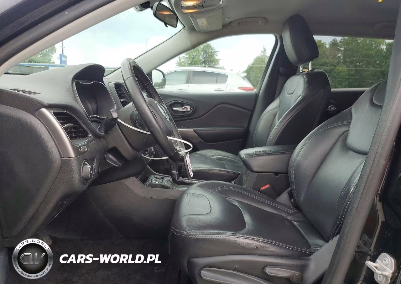 2019 Jeep Cherokee Latitude VIN:1C4PJLCB8KD145096 - 7