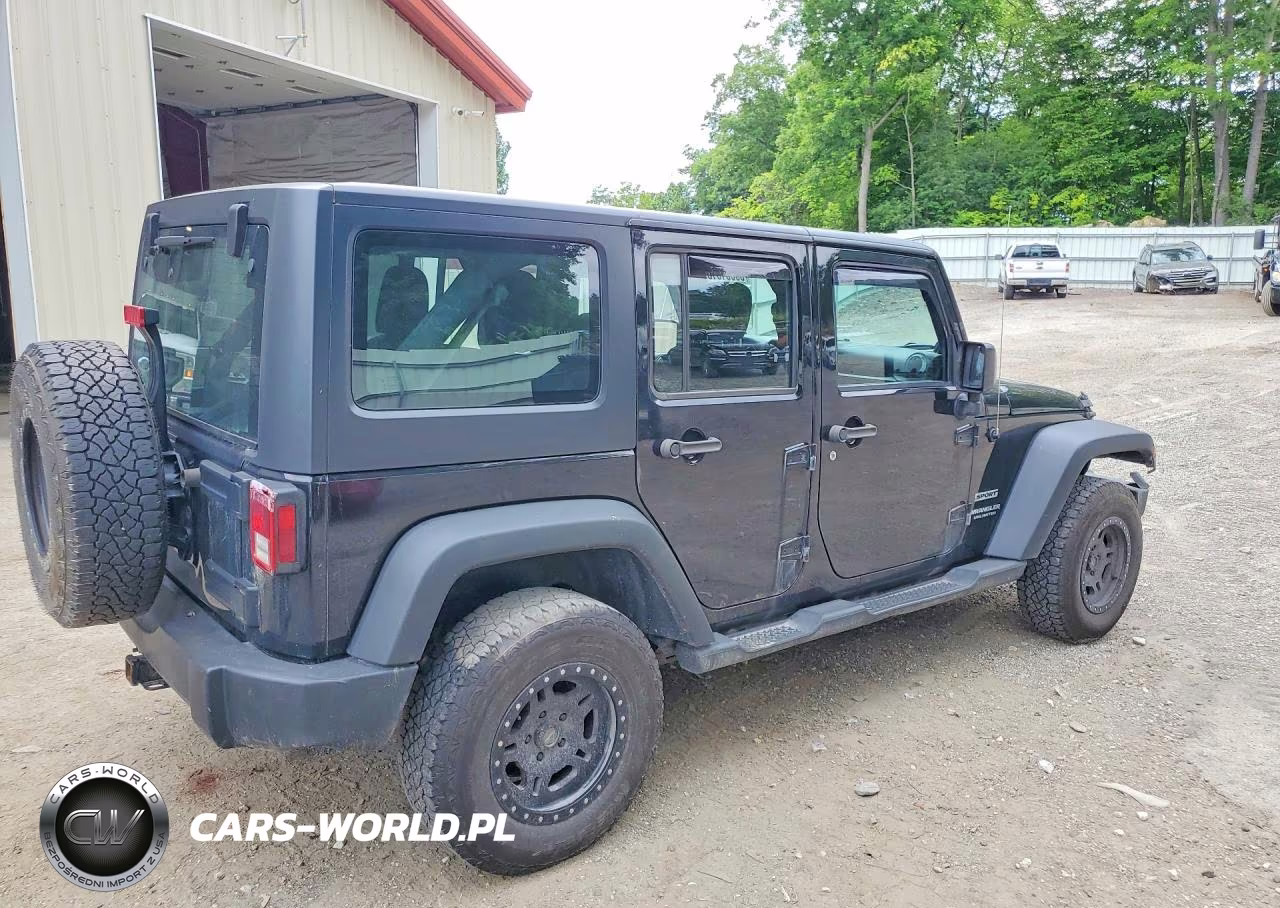 2014 Jeep Wrangler Unlimited Sport VIN:1C4BJWDG4EL312067 - 3