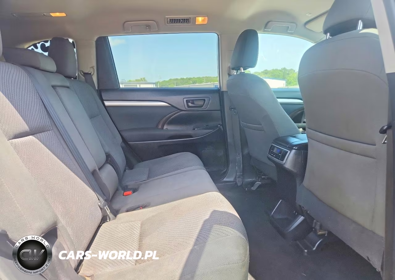 2019 Toyota Highlander Le VIN:5TDZZRFH7KS297864 - 11