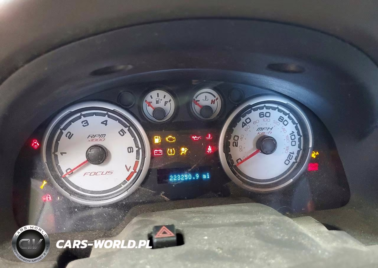 2008 Ford Focus Se VIN:1FAHP33NX8W112908 - 9
