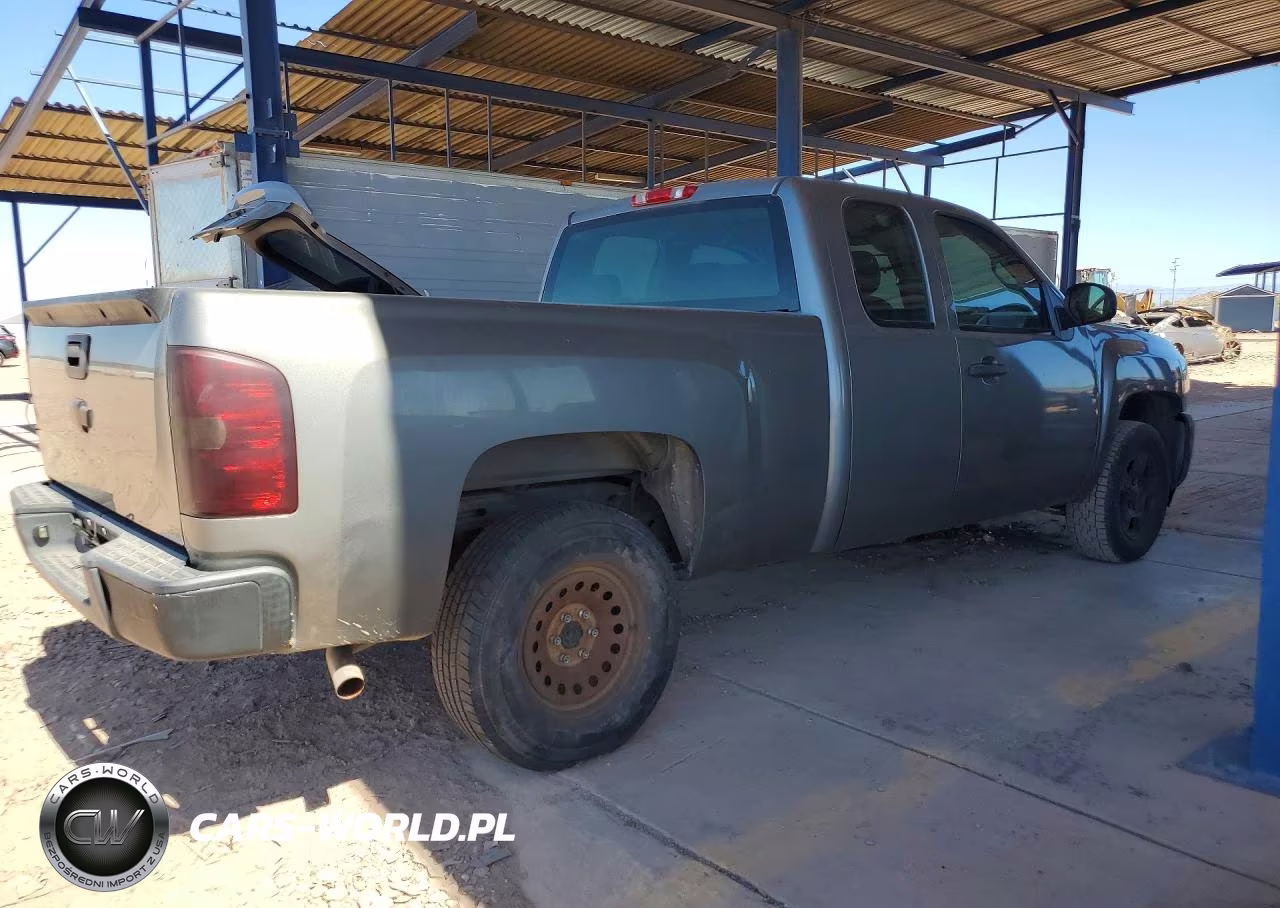 2008 Chevrolet Silverado C1500 VIN:1GCEC19X88Z203986 - 3