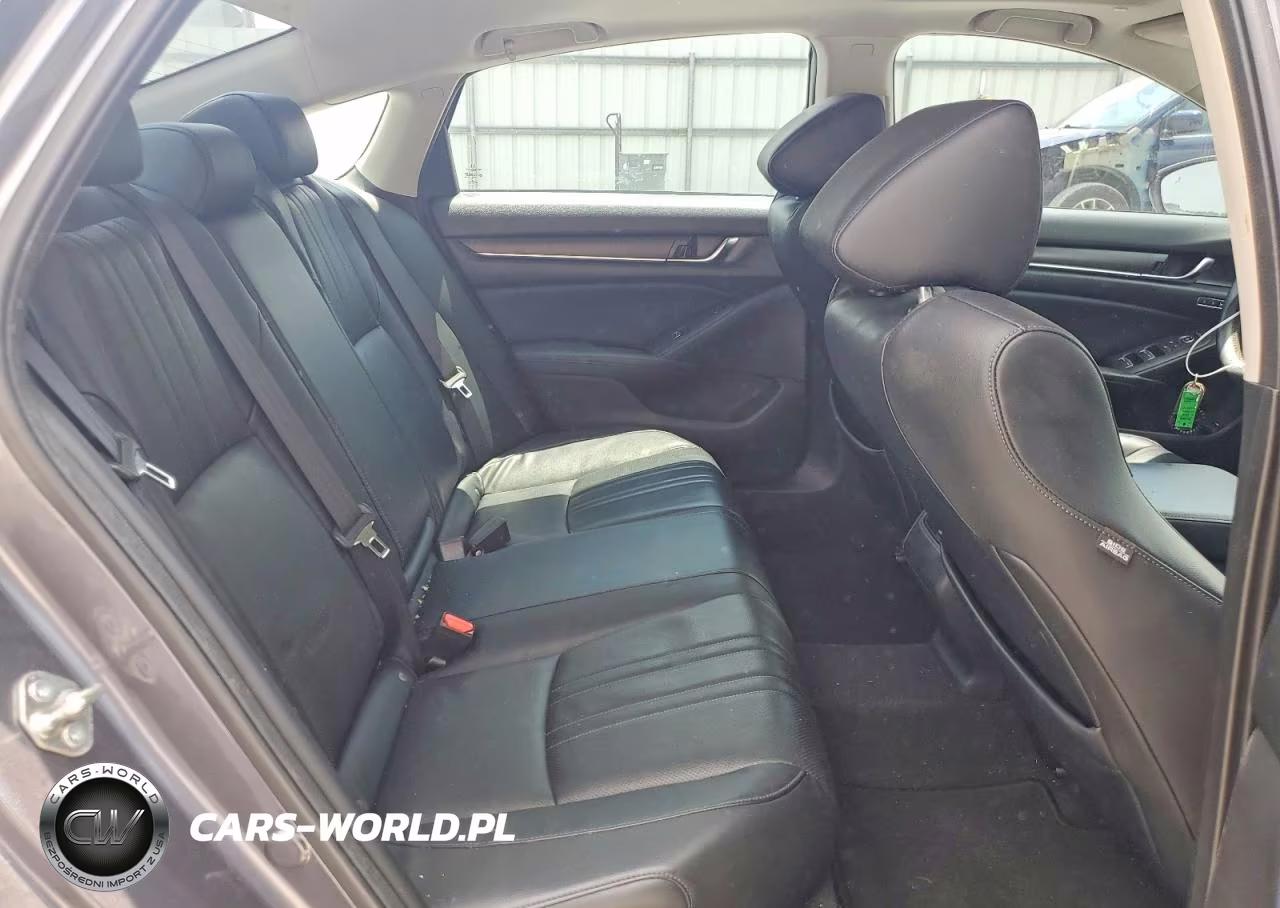 2018 Honda Accord Touring VIN:1HGCV1F9XJA034941 - 10