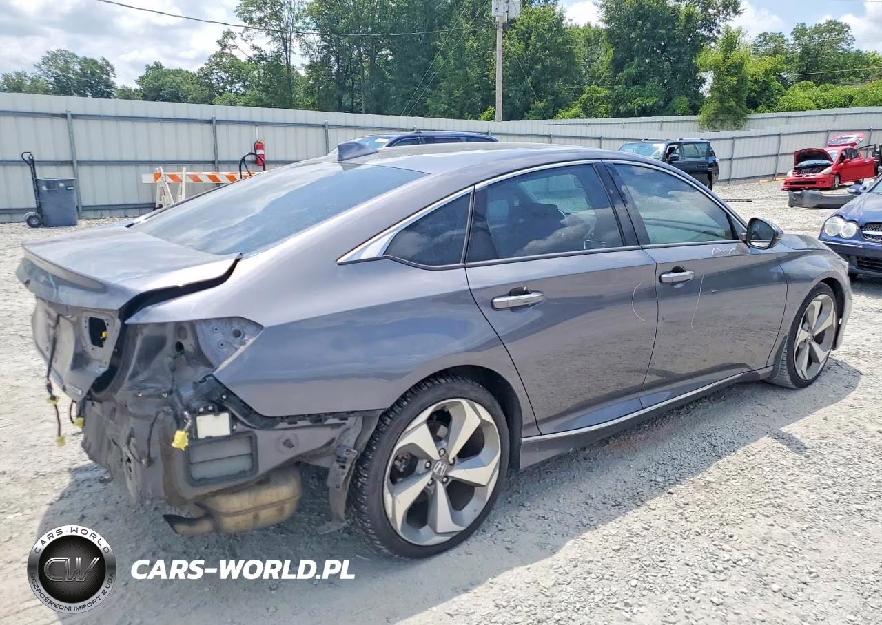 2018 Honda Accord Touring VIN:1HGCV1F9XJA034941 - 3