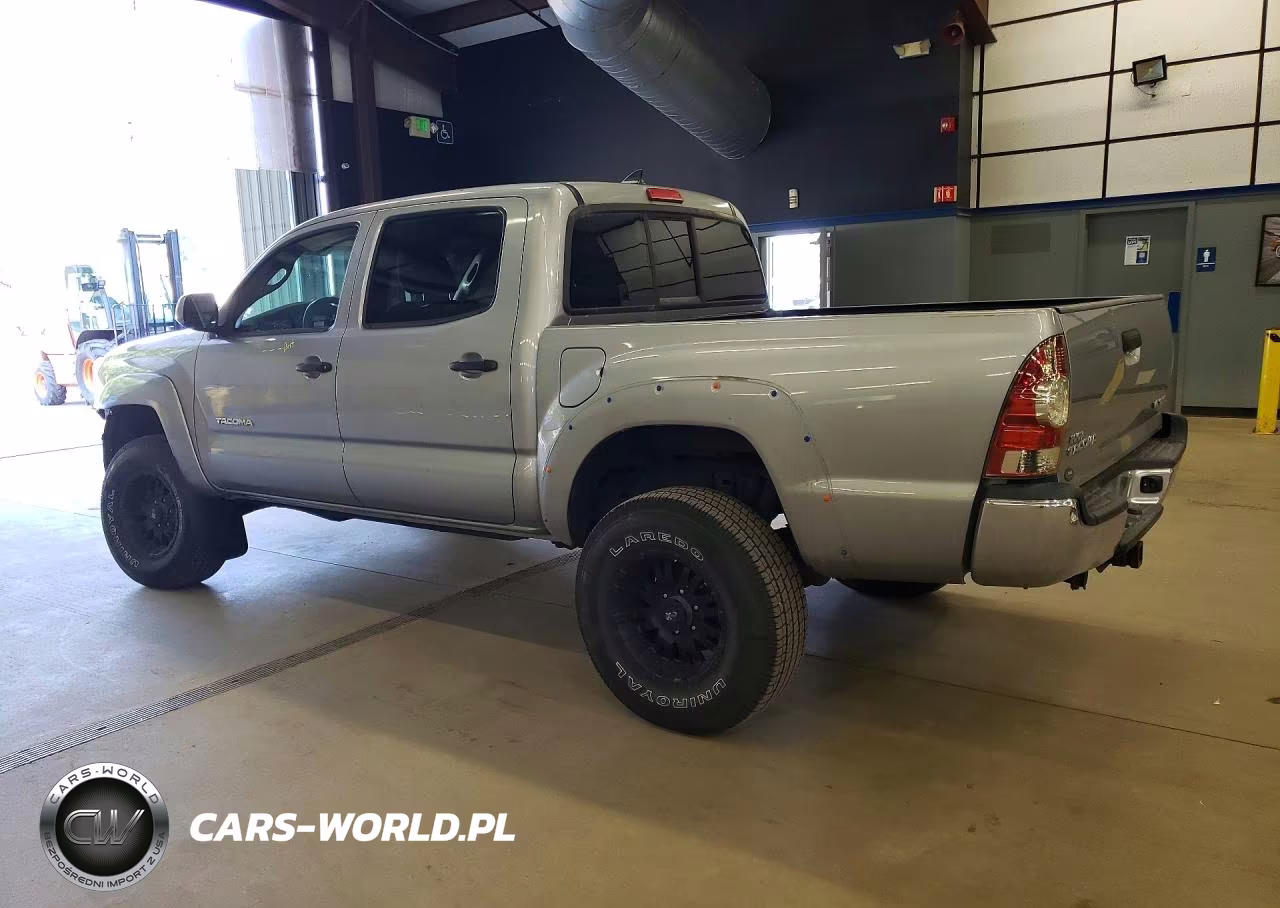 2015 Toyota Tacoma V6 VIN:3TMLU4EN2FM186028 - 2