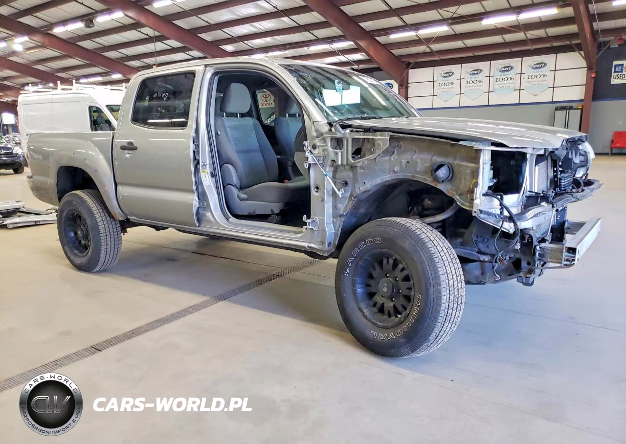 2015 Toyota Tacoma V6 VIN:3TMLU4EN2FM186028 - 4
