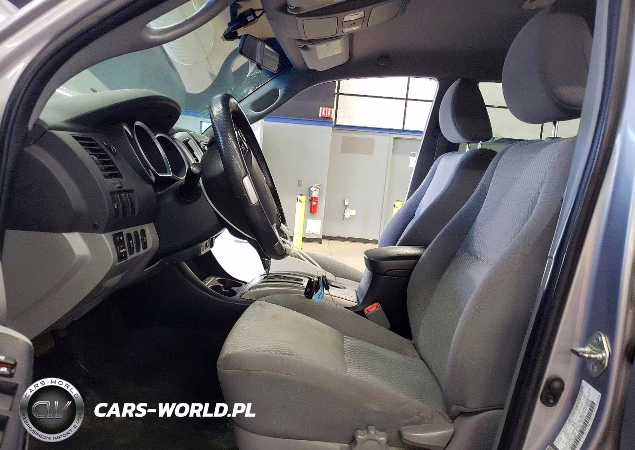 2015 Toyota Tacoma V6 VIN:3TMLU4EN2FM186028 - 7