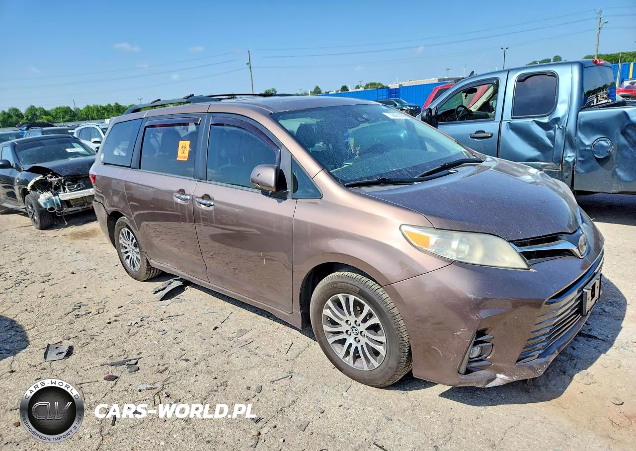 2018 Toyota Sienna Xle 8-Passenger VIN:5TDYZ3DC4JS903524 - 4