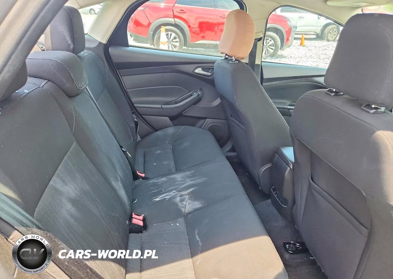 2016 Ford Focus Se VIN:1FADP3F23GL291468 - 10