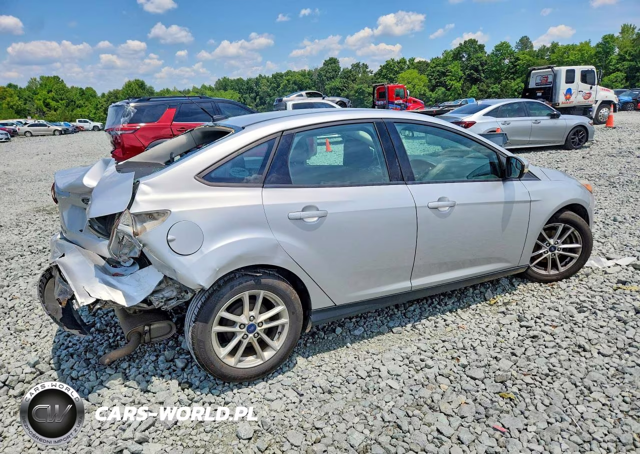 2016 Ford Focus Se VIN:1FADP3F23GL291468 - 3