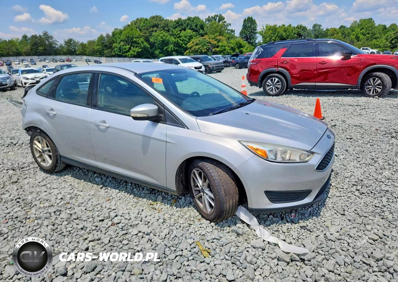 2016 Ford Focus Se VIN:1FADP3F23GL291468 - 4