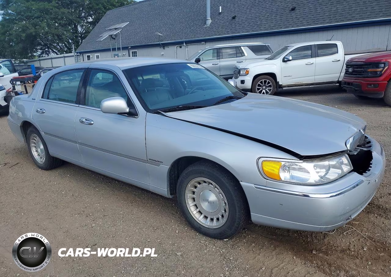 2000 Lincoln Town Car Executive VIN:1LNHM81W8YY770044 - 4