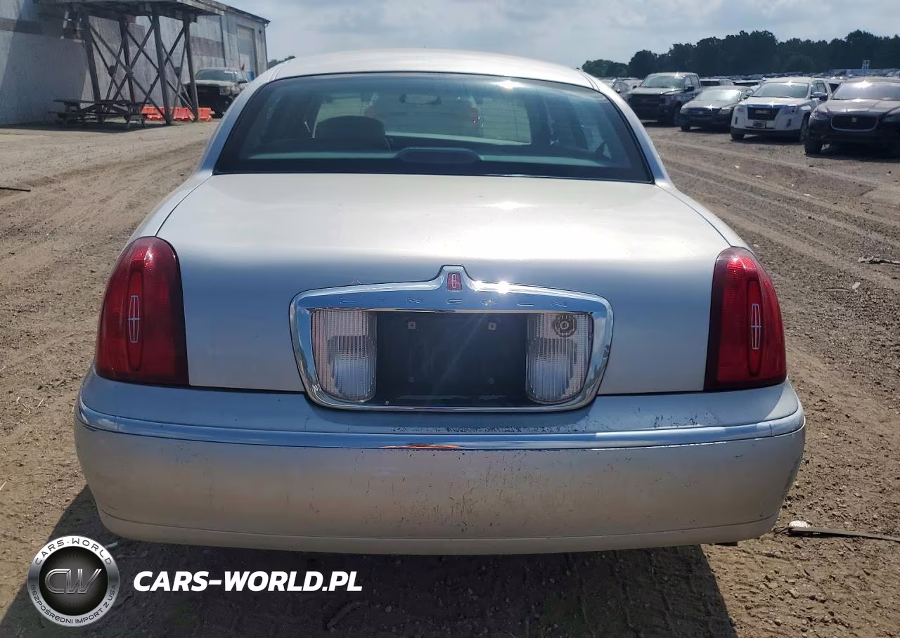 2000 Lincoln Town Car Executive VIN:1LNHM81W8YY770044 - 6