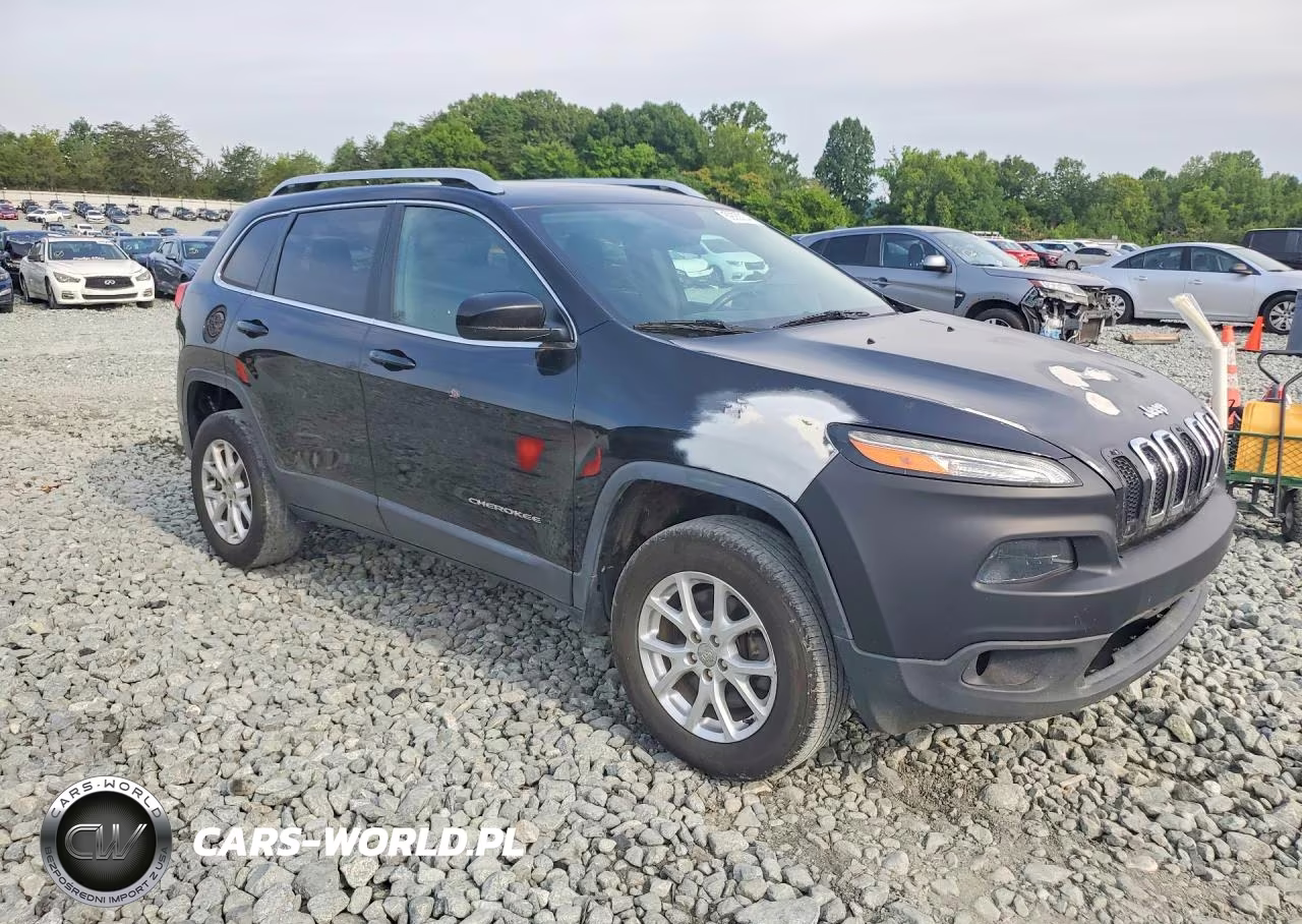 2015 Jeep Cherokee Latitude VIN:1C4PJMCS5FW727950 - 4