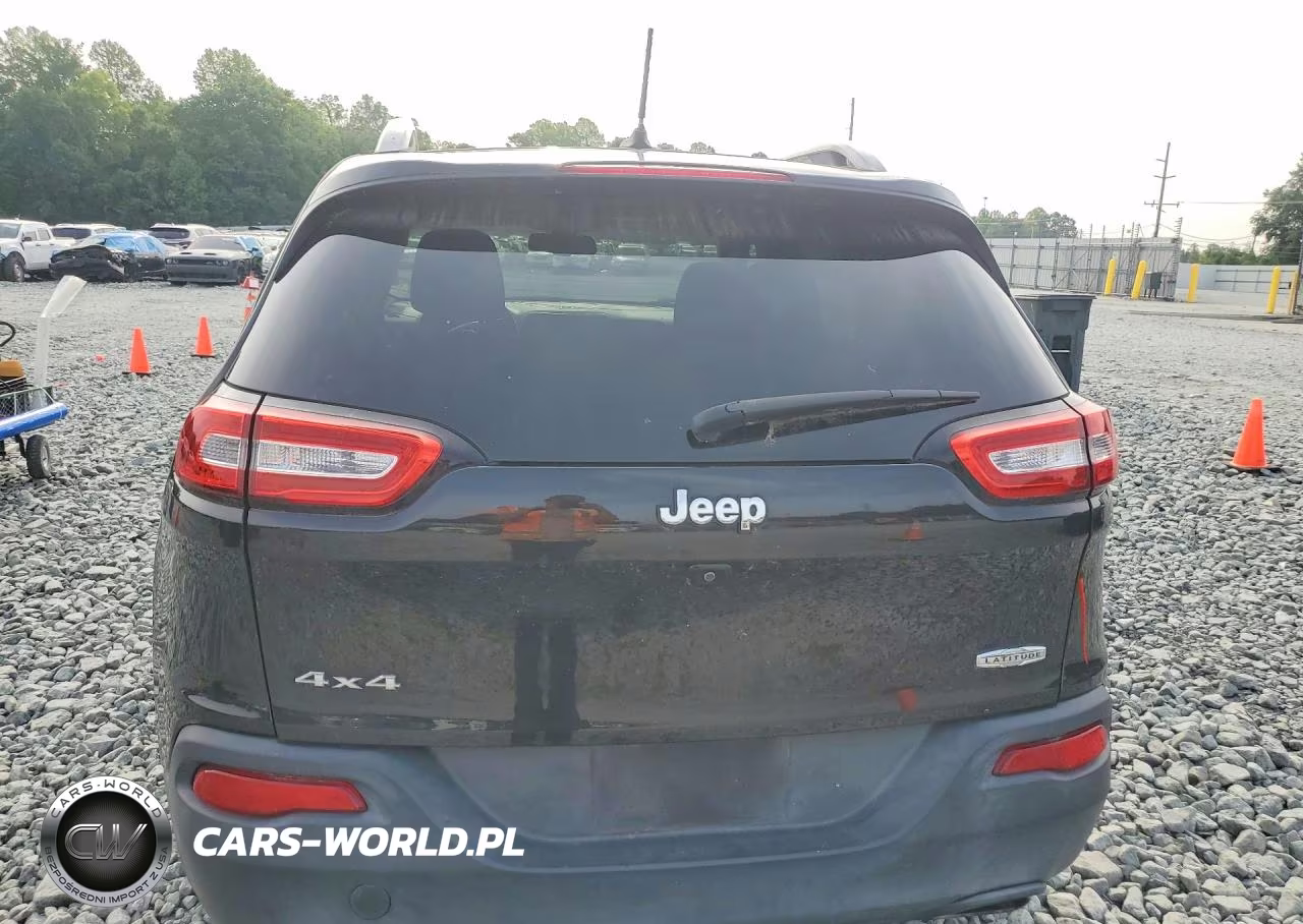 2015 Jeep Cherokee Latitude VIN:1C4PJMCS5FW727950 - 6