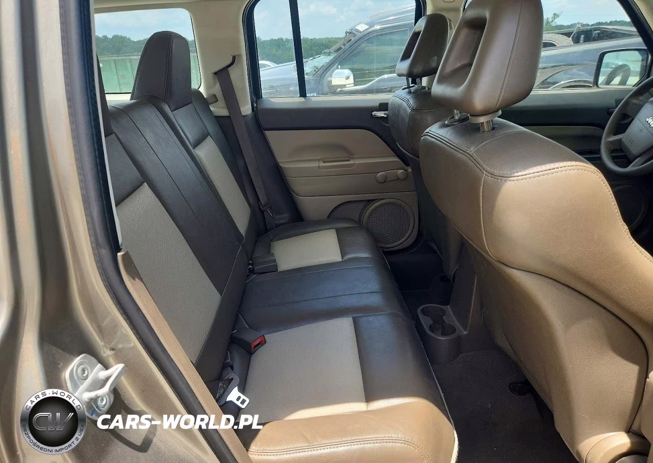 2008 Jeep Patriot Sport VIN:1J8FT28078D553209 - 10