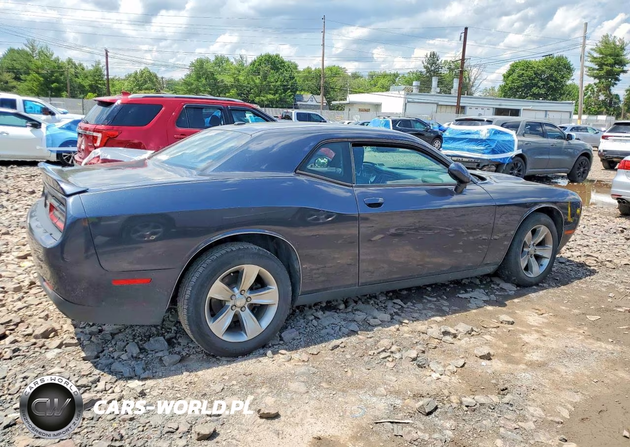 2018 Dodge Challenger Sxt VIN:2C3CDZAG4JH237626 - 3