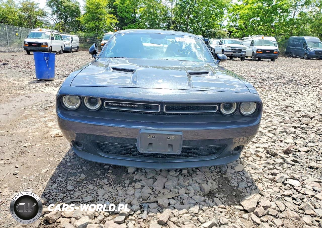 2018 Dodge Challenger Sxt VIN:2C3CDZAG4JH237626 - 5