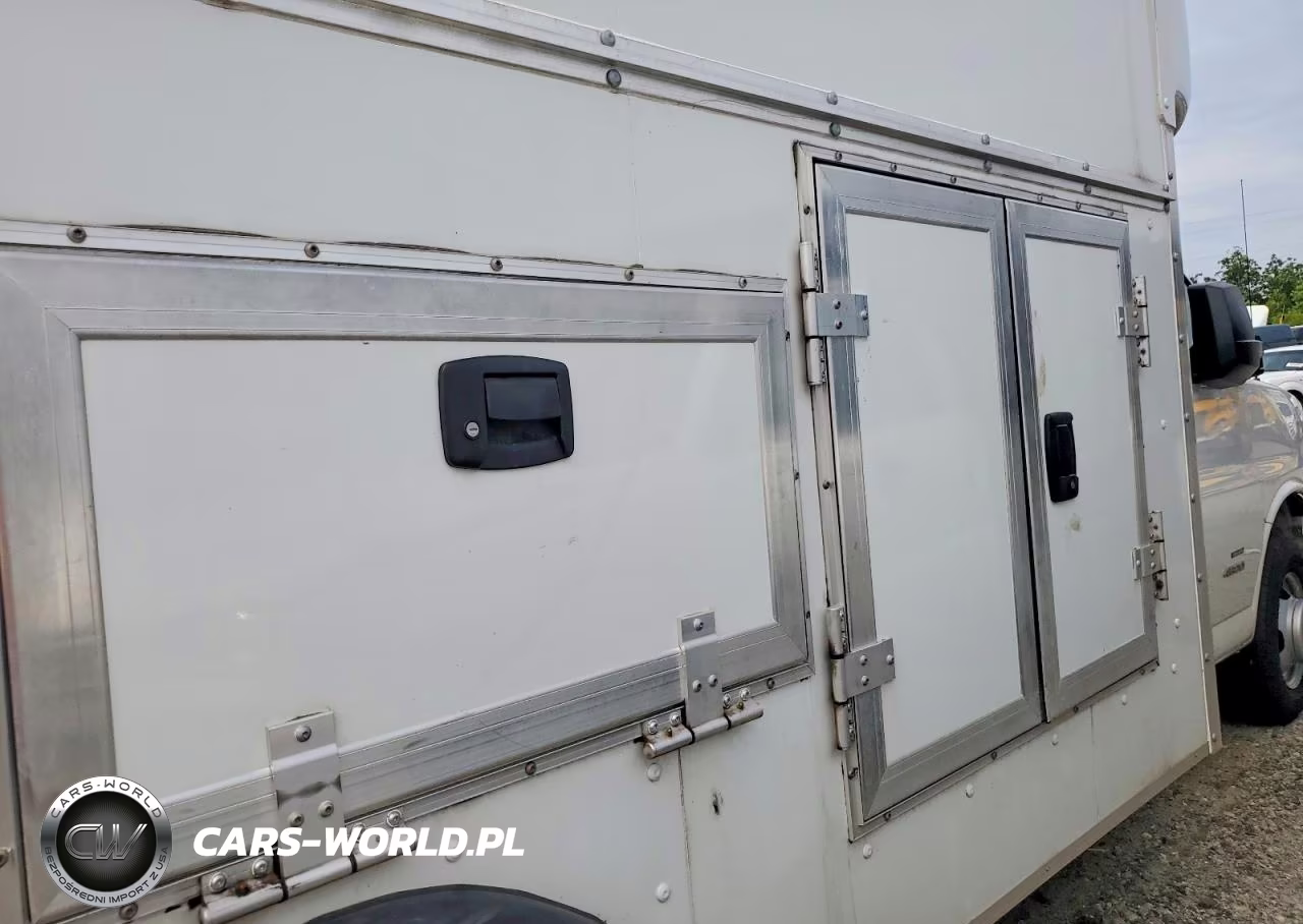 2023 Chevrolet Express G4500 VIN:1HA6GUC73PN016773 - 11