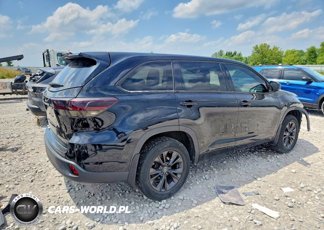 2018 Toyota Highlander Le VIN:5TDBZRFH5JS845750 - 3