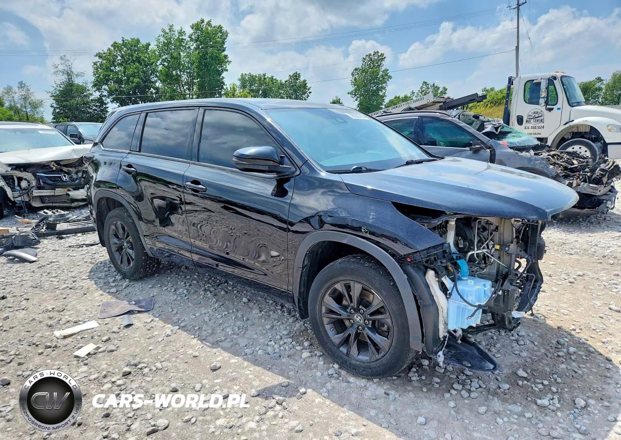 2018 Toyota Highlander Le VIN:5TDBZRFH5JS845750 - 4