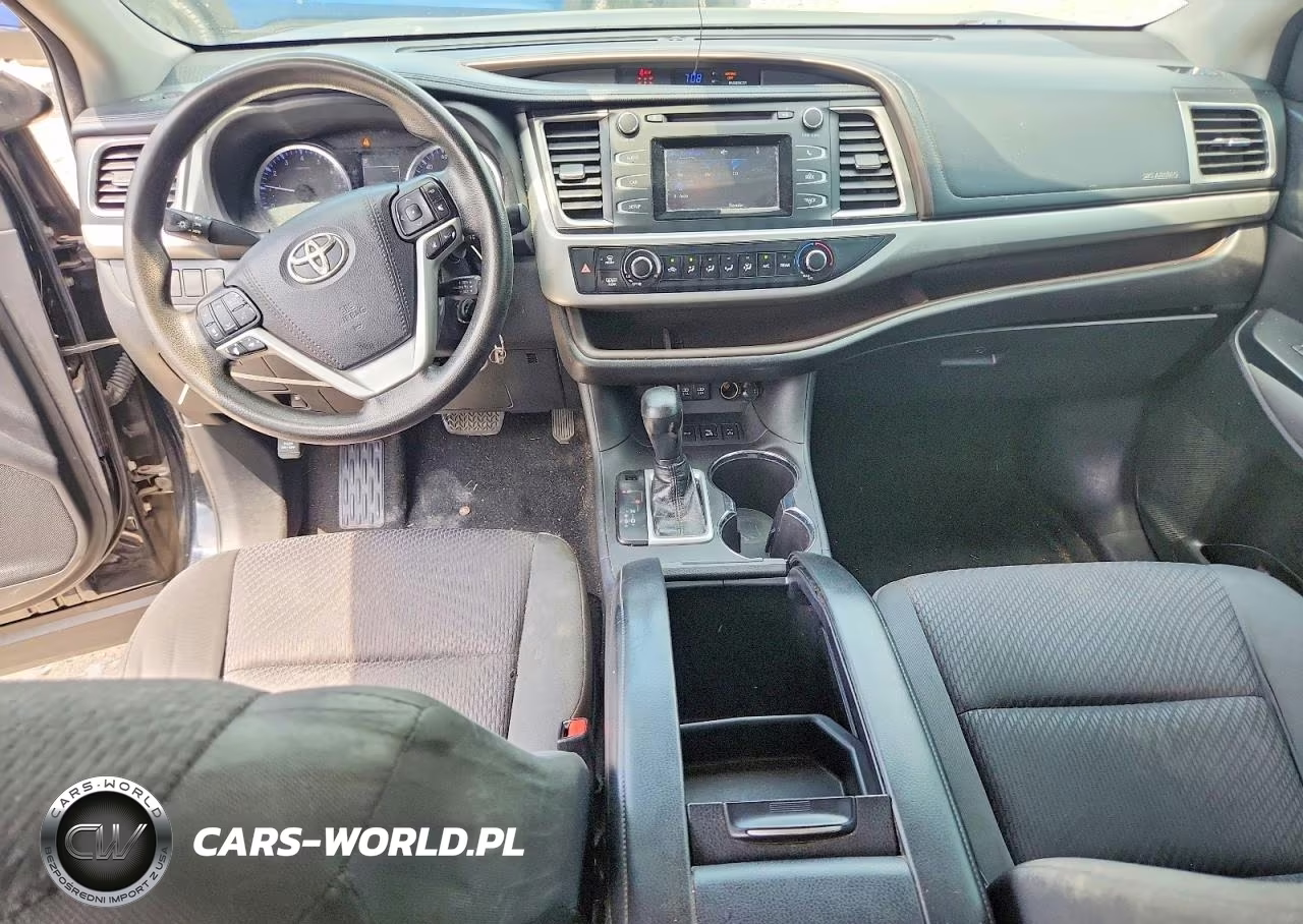 2018 Toyota Highlander Le VIN:5TDBZRFH5JS845750 - 8