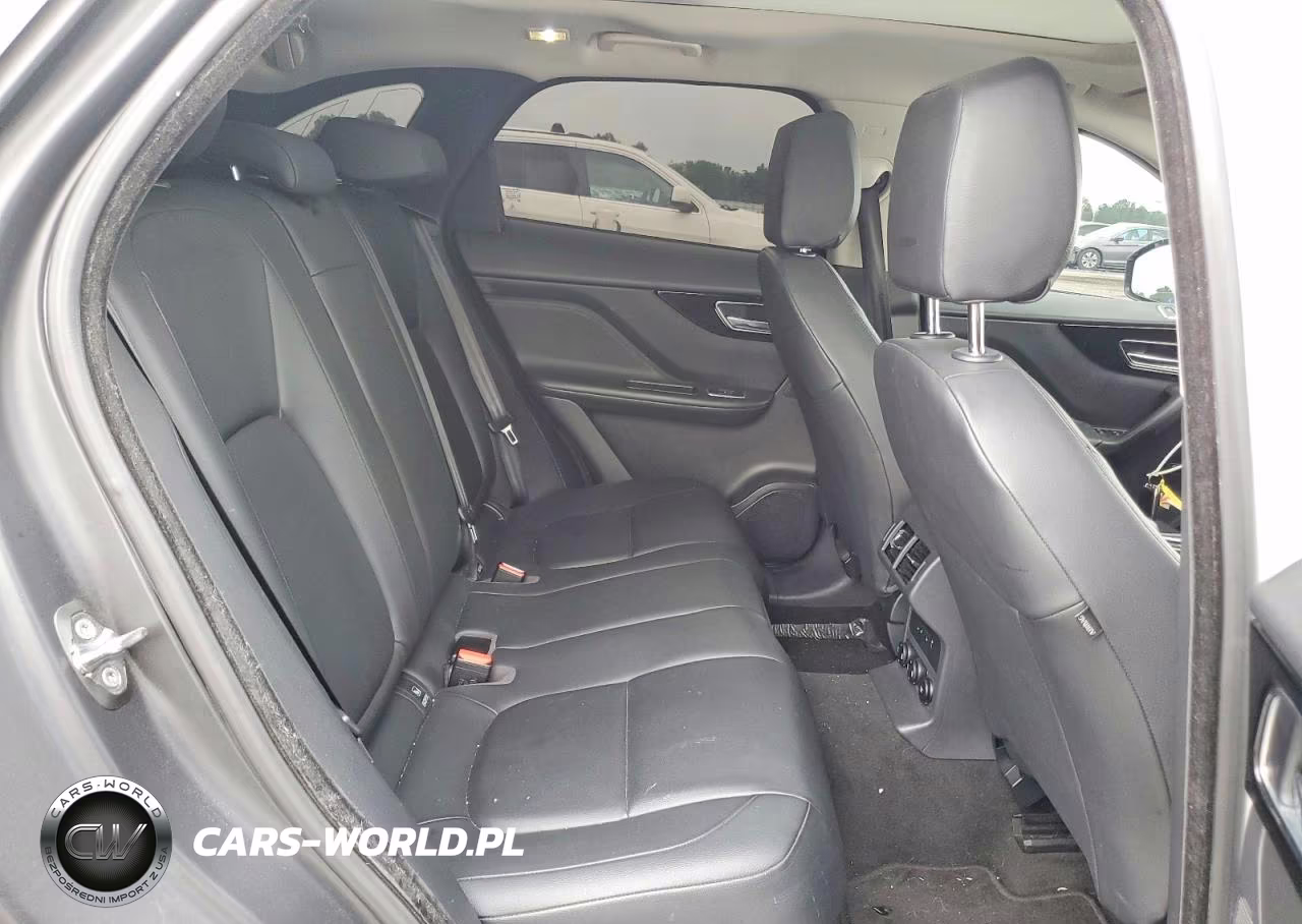 2018 Jaguar F-Pace Premium VIN:SADCJ2FX5JA320179 - 11