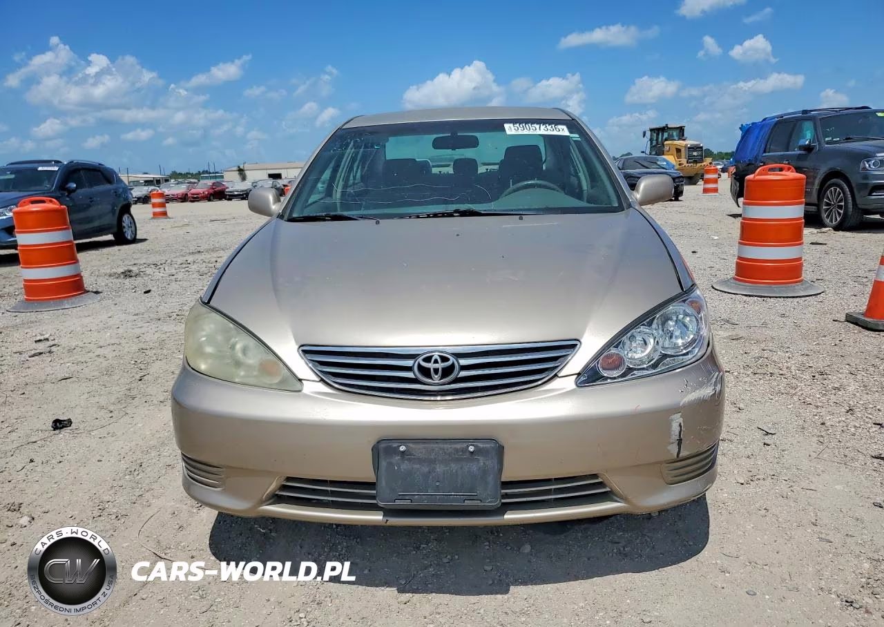 2005 Toyota Camry Le VIN:4T1BE32K15U959526 - 5