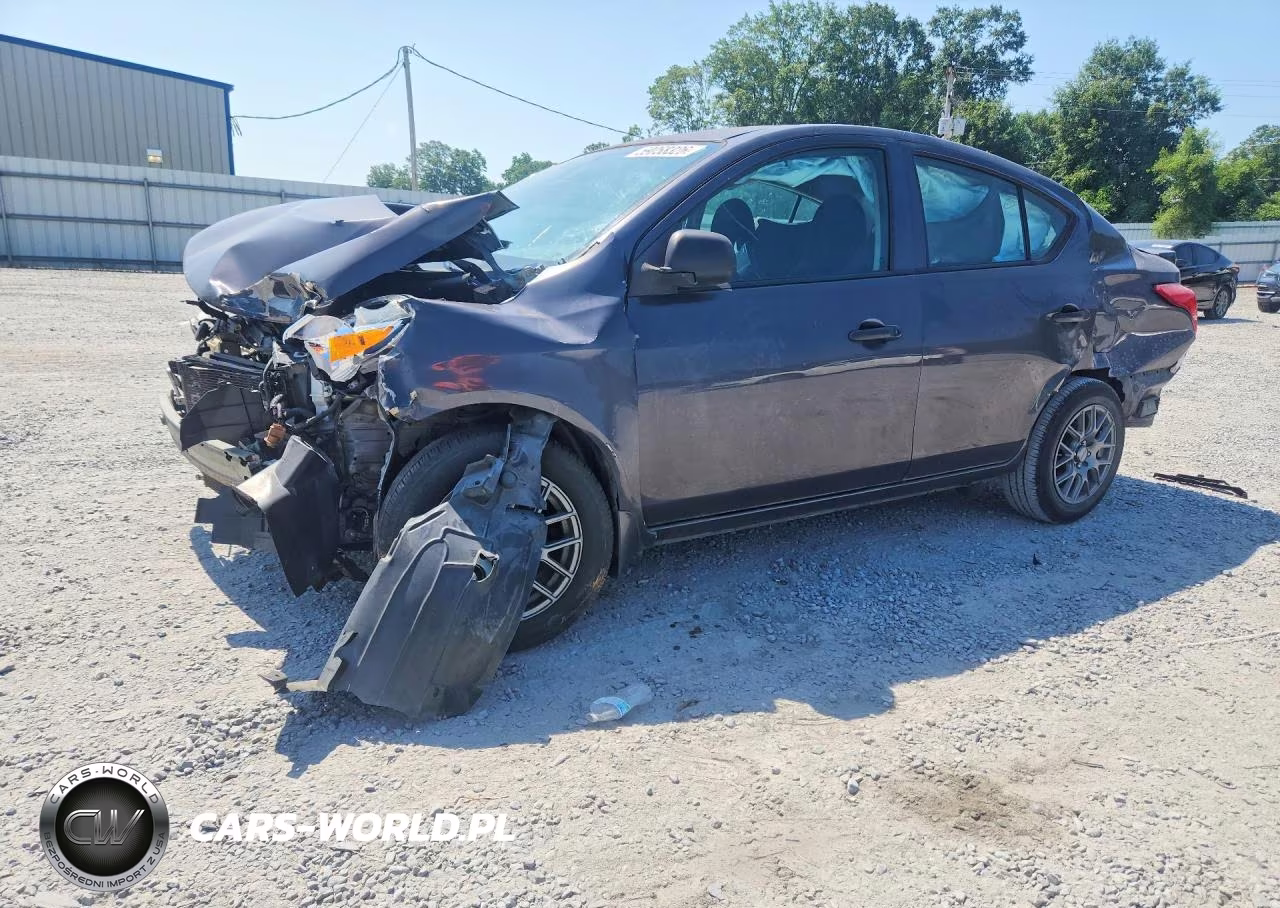 2015 Nissan Versa 1.6 S Plus